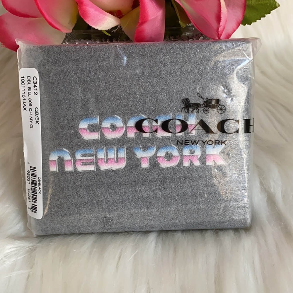 Double Billfold Wallet With 80'S New York Graphic - Picture 9 of 11